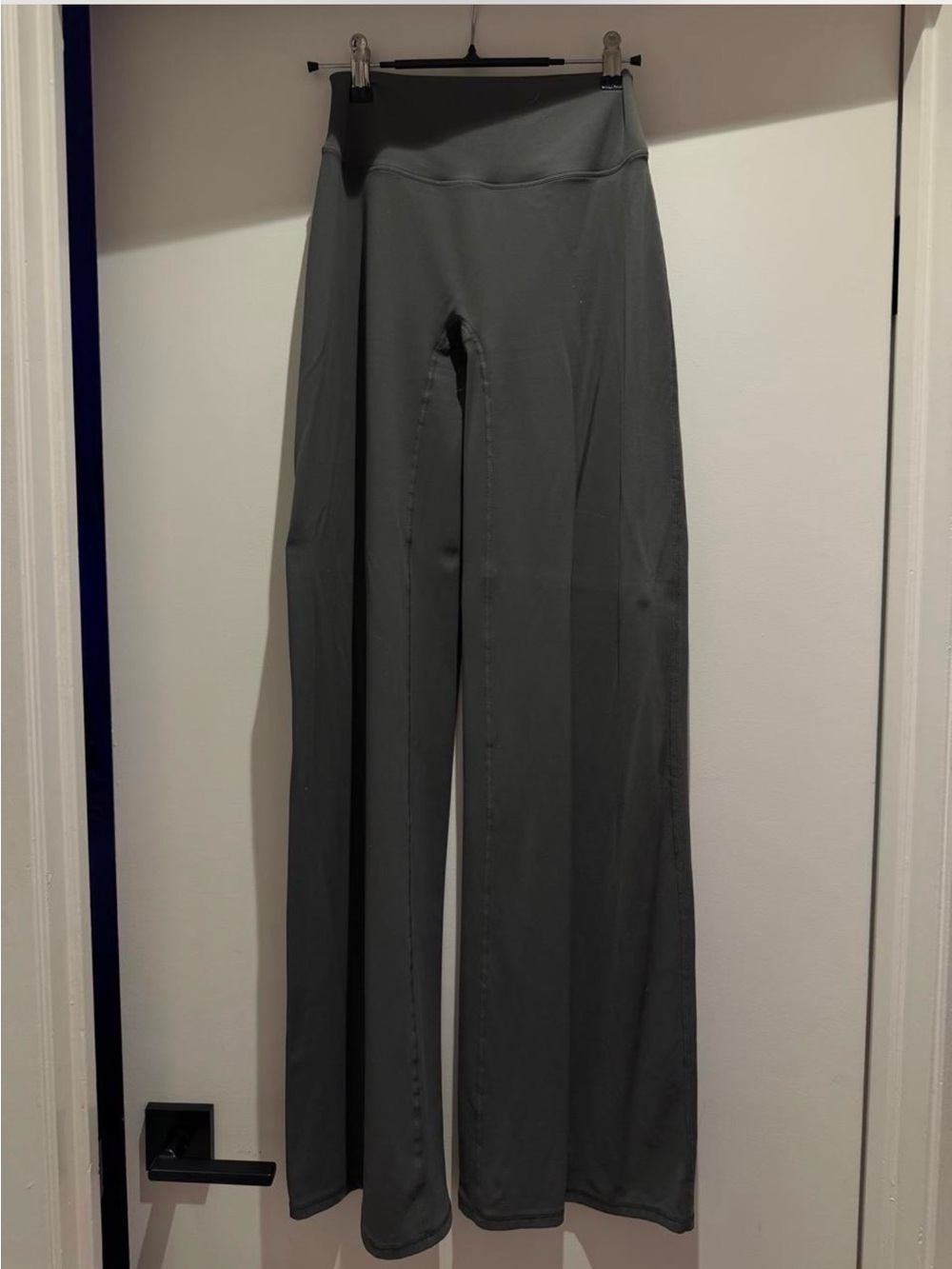 ONER ACTIVE - SOFT MOTION STRAIGHT LEG PANTS WITH WHITE LOGO.